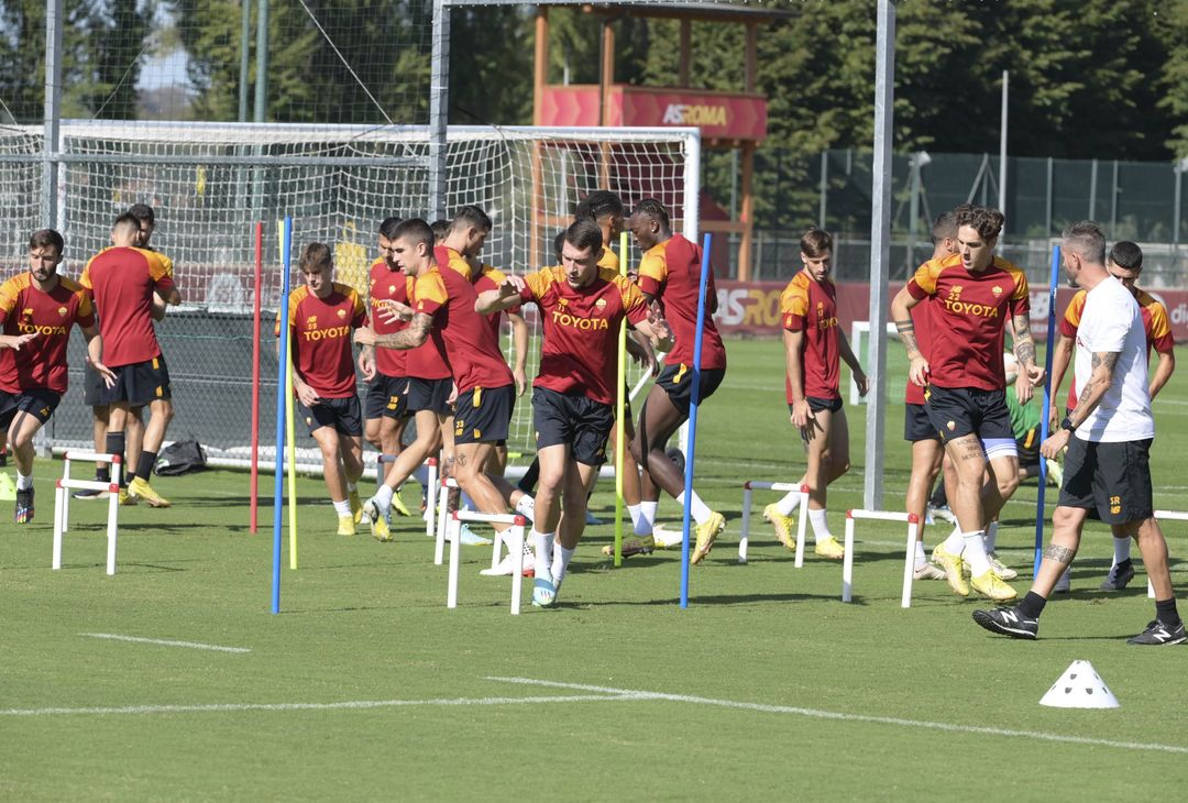 Trigoria, Roma In Campo Per Preparare La Sfida Contro Il Betis – FOTO ...