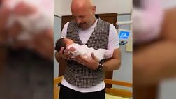 VIDEO / Mihajlovic dolcissimo nonno: il bacio alla piccola Violante