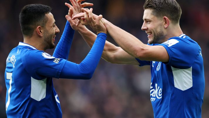 LIVERPOOL, ENGLAND - FEBRUARY 04: James Tarkowski of Everton celebrates with team mate Dwight McNeil after scoring the team's first goal during the Premier League match between Everton FC and Arsenal FC at Goodison Park on February 04, 2023 in Liverpool, England. (Photo by Clive Brunskill/Getty Images) everton