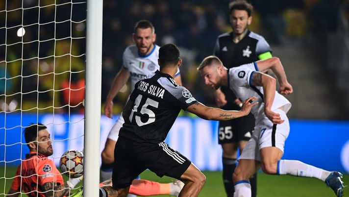 TIRASPOL, MOLDOVA - NOVEMBER 03: Milan Skriniar of FC Internazionale scores the second goal during the UEFA Champions League group D match between FC Sheriff and Inter at Sheriff Sports Complex on November 03, 2021 in Tiraspol, Moldova. (Photo by Mattia Ozbot - Inter/Inter via Getty Images) Champions League, Inter tosta e Milan di lotta - immagine 1