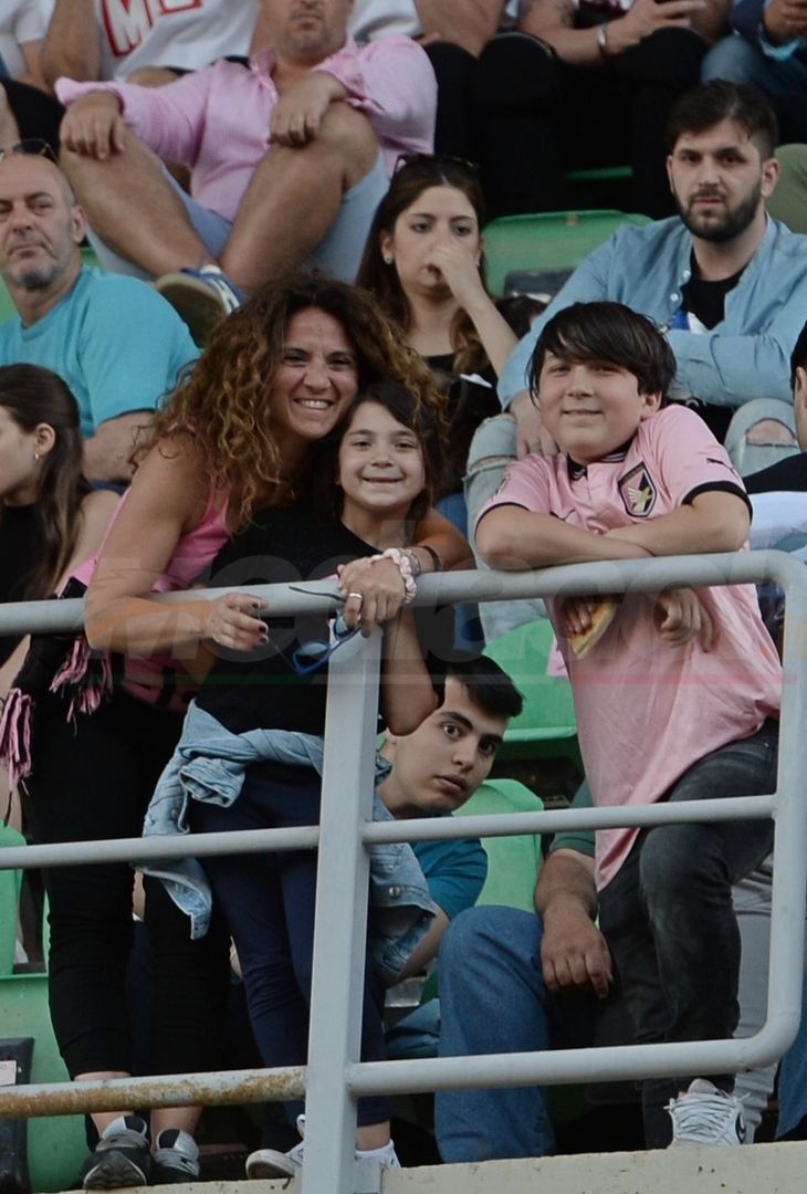 Fototifo, i tifosi allo stadio per Palermo-Feralpisaló 1-0 (gallery) - immagine 145
