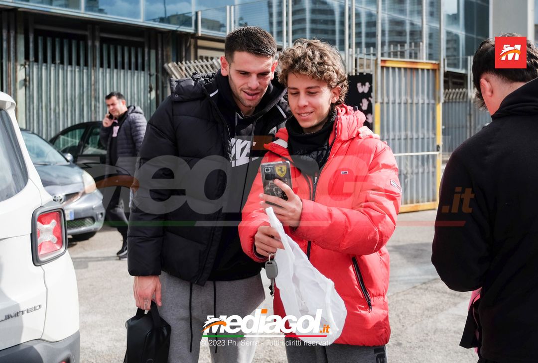 FOTO PALERMO, Orihuela e Saric: autografi e selfie con i tifosi rosanero  (Gallery) - immagine 5