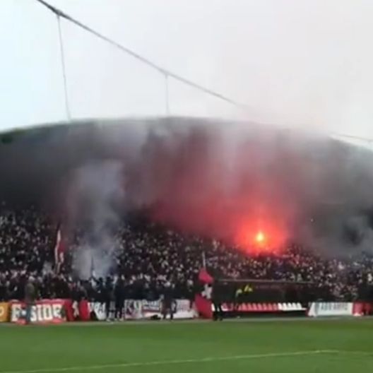 Tifosi dell'Ajax all'allenamento della vigilia Rotterdam, Polizia in massima allerta: pullman Ajax da proteggere nel derby d’Olanda- immagine 2