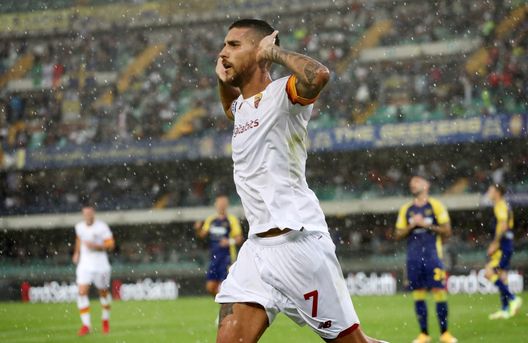 VERONA, ITALY - SEPTEMBER 19: Lorenzo Pellegrini of AS Roma celebrates after scoring their team's first goal during the Serie A match between Hellas and AS Roma at Stadio Marcantonio Bentegodi on September 19, 2021 in Verona, Italy. (Photo by Marco Luzzani/Getty Images) VERONA, ITALY - SEPTEMBER 19: Lorenzo Pellegrini of AS Roma celebrates after scoring their team's first goal during the Serie A match between Hellas and AS Roma at Stadio Marcantonio Bentegodi on September 19, 2021 in Verona, Italy. (Photo by Marco Luzzani/Getty Images)
