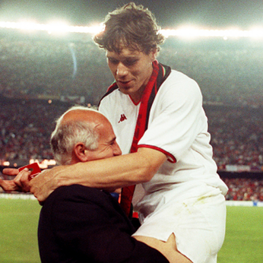 Sacchi e Van Basten (fonte foto: osmaioresdofutebol.blogspot.com) Sacchi e Van Basten (fonte foto: osmaioresdofutebol.blogspot.com)