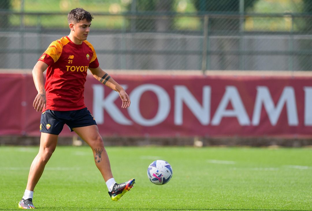 Trigoria, Dybala in gruppo prima della sfida con il Torino – FOTO GALLERY - immagine 40