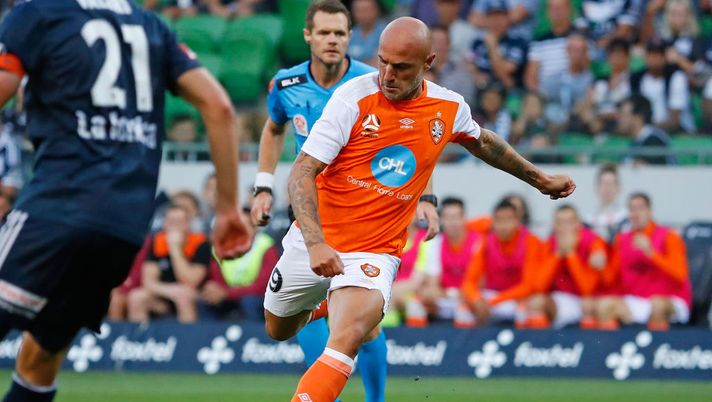 MELBOURNE, AUSTRALIA - FEBRUARY 09:  Massimo Maccarone of the Roar shoots and scores the Roars first goal during the round 20 A-League match between the Melbourne Victory and the Brisbane Roar at AAMI Park on February 9, 2018 in Melbourne, Australia.  (Photo by Scott Barbour/Getty Images) 