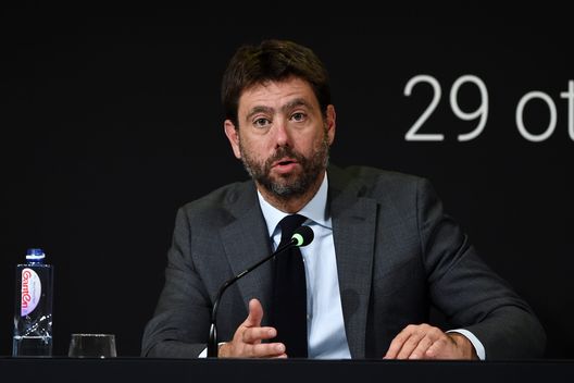 Getty Images) Manova stipendi, la Juve: “Tagliamo di più”. Tra i contrari Buffon e mamma Rabiot- immagine 2