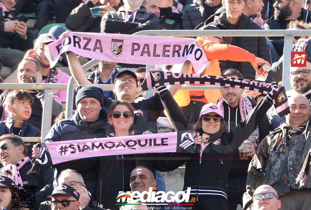FOTOTIFO Palermo-Frosinone 1-1, i tifosi allo Stadio “Renzo Barbera” (Gallery) - immagine 11