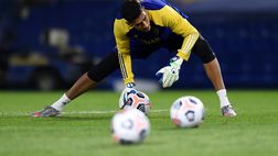 Messico, la palla scivola fra le mani del portiere: diventa un assist, gol dell’America…