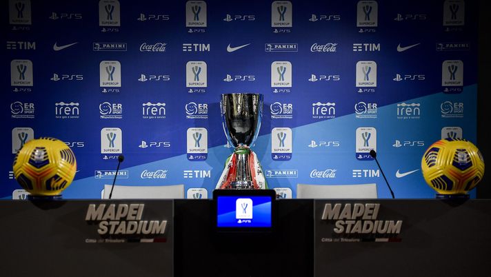 REGGIO NELL'EMILIA, ITALY - JANUARY 19: the trophy during a Juventus Press Conference ahead of the Italian PS5 Supercup match between Juventus and SSC Napoli at Mapei Stadium - Citta' del Tricolore on January 19, 2021 in Reggio nell'Emilia, Italy. (Photo by Daniele Badolato - Juventus FC/Juventus FC via Getty Images) Supercoppa Italiana, nuovo format a 4 squadre: cambia anche il calendario di A - immagine 1