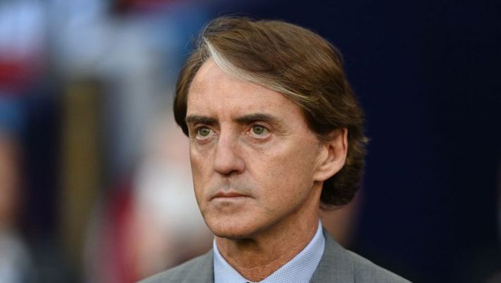Italy's head coach Roberto Mancini looks on ahead of the 'Finalissima' International friendly football match between Italy and Argentina at Wembley Stadium in London on June 1, 2022. - The Azzurri face the South American continental champions in the inaugural Finalissima at Wembley. (Photo by Glyn KIRK / AFP) (Photo by GLYN KIRK/AFP via Getty Images) Mancini: “Donnarumma il migliore d’Europa, Gnonto è come pochi altri. Scamacca deve…” - immagine 1