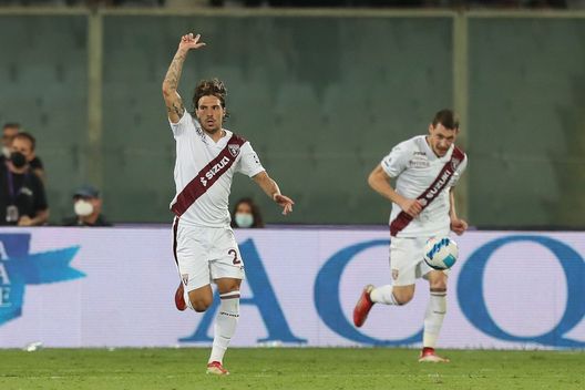  FLORENCE, ITALY - AUGUST 28: Simone Verdi of FC Torino celebrates after scoring a goal during the Serie A match between ACF Fiorentina and Torino FC at Stadio Artemio Franchi on August 28, 2021 in Florence, Italy. (Photo by Gabriele Maltinti/Getty Images) 