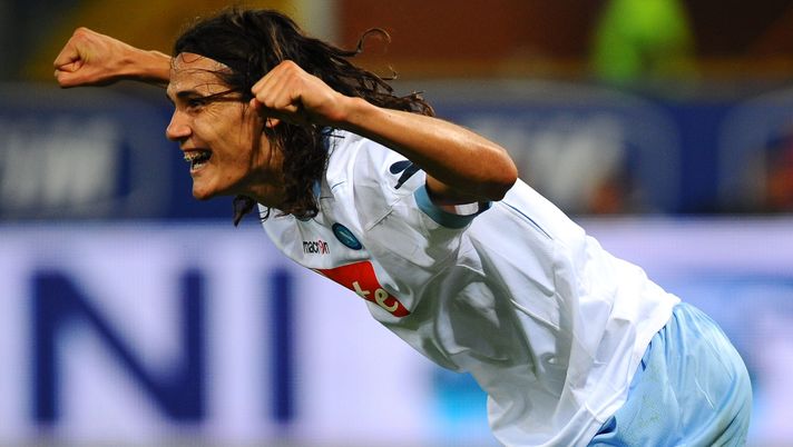 GENOA, ITALY - SEPTEMBER 19: Edindon Cavani of SSC Napoli celebrates scoring his team's second goal during the Serie A match between UC  Sampdoria and SSC Napoli at Stadio Luigi Ferraris on September 19, 2010 in Genoa, Italy.  (Photo by Massimo Cebrelli/Getty Images) 