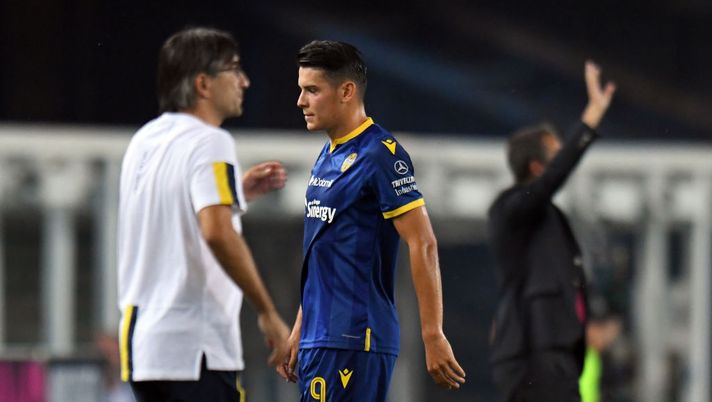 VERONA, ITALY - SEPTEMBER 15: Mariusz Stepinski of Hellas Verona  reacts after red card during the Serie A match between Hellas Verona and AC Milan at Stadio Marcantonio Bentegodi on September 15, 2019 in Verona, Italy.  (Photo by Alessandro Sabattini/Getty Images) 