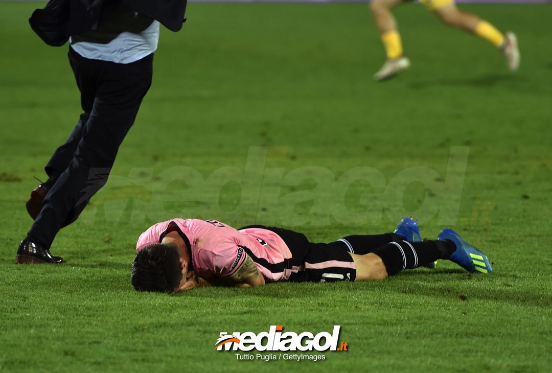  FROSINONE, ITALY - JUNE 16: Igor Coronado of Palermo shows his dejection after losing  the serie B playoff match final between Frosinone Calcio v US Citta di Palermo at Stadio Benito Stirpe on June 16, 2018 in Frosinone, Italy.  (Photo by Tullio M. Puglia/Getty Images) 