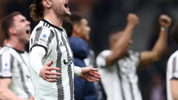 MILAN, ITALY - MARCH 19: Adrien Rabiot of Juventus celebrates victory at the end of the Serie A match between FC Internazionale and Juventus FC at Stadio Giuseppe Meazza on March 19, 2023 in Milan, Italy. (Photo by Marco Luzzani/Getty Images) Rabiot: “Rimanere? Parliamone, Juve: rispondo così! Sto benissimo qui, il soprannome e sulla mano…” - immagine 1