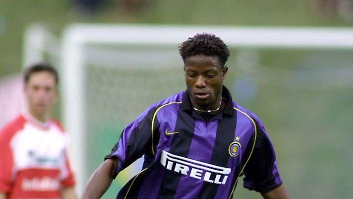 23 Jul 2001: Mohammed Kallon of Inter Milan in action during a preseason match played between Inter Milan and Bormiese in Bormio Italy. DIGITAL IMAGE Mandatory Credit: GRAZIA NERI/ALLSPORT Kallon compie oggi 43 anni: gli auguri di buon compleanno da parte dell’Inter - immagine 1