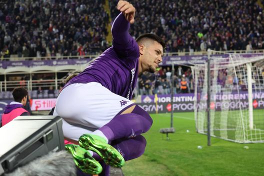 GERMOGLI PH: 11 NOVEMBRE 2022 FIRENZE STADIO ARTEMIO FRANCHI CAMPIONATO SERIE A FIORENTINA VS SALERNITANA NELLA FOTO GOL ESULTANZA JOVIC Jovic, l’aria di San Siro ti fa bene: oggi il Milan, ma contro l’Inter…- immagine 2