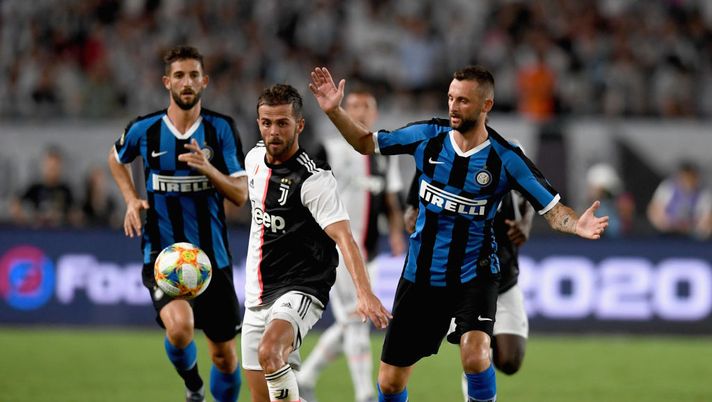 NANJING, CHINA - JULY 24: Miralem Pjanic of Juventus fights for the ball with Marcelo Brozovic of FC Internazionale during the International Champions Cup match between Juventus and FC Internazionale at the Nanjing Olympic Center Stadium on July 24, 2019 in Nanjing, China. (Photo by Claudio Villa - Inter/FC Internazionale via Getty Images) NANJING, CHINA - JULY 24: Miralem Pjanic of Juventus fights for the ball with Marcelo Brozovic of FC Internazionale during the International Champions Cup match between Juventus and FC Internazionale at the Nanjing Olympic Center Stadium on July 24, 2019 in Nanjing, China. (Photo by Claudio Villa - Inter/FC Internazionale via Getty Images)