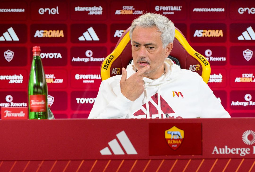Trigoria, la conferenza stampa di Mourinho prima di Milan-Roma – FOTOGALLERY - immagine 3