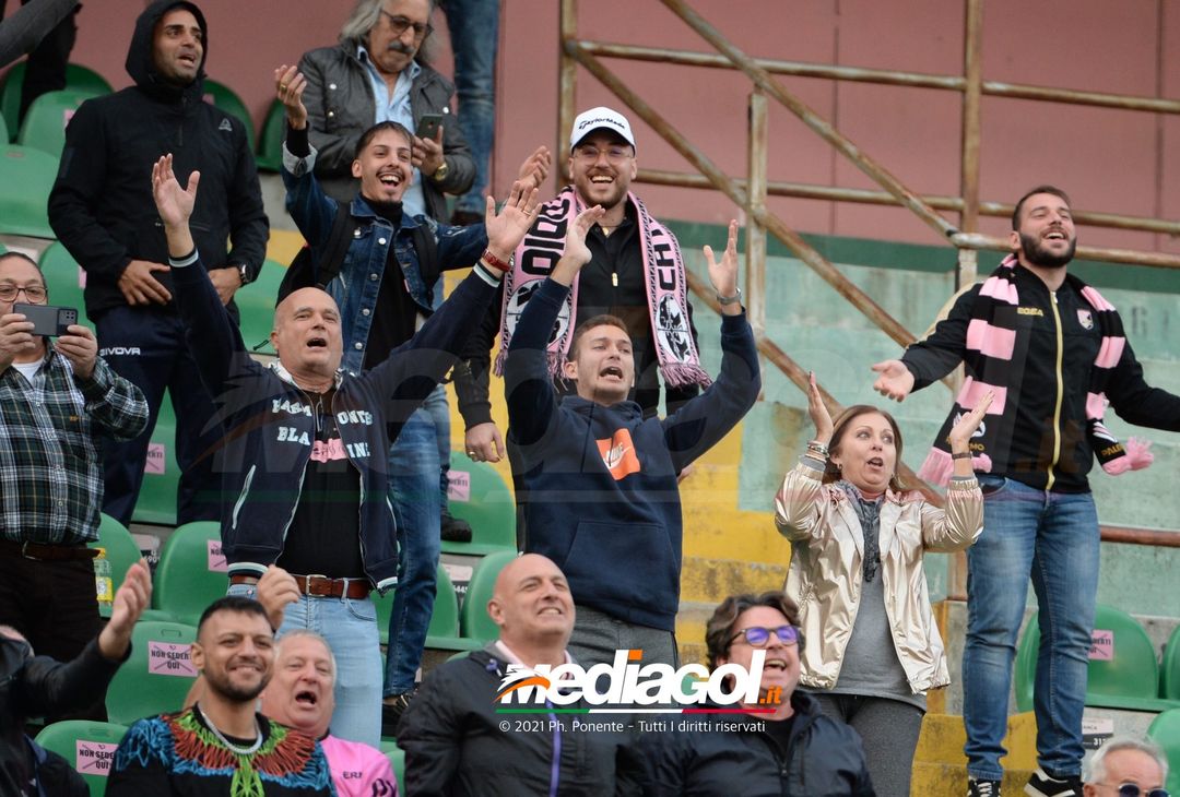 FOTO, i tifosi allo stadio per Palermo – Potenza 2-0 (Gallery) - immagine 81