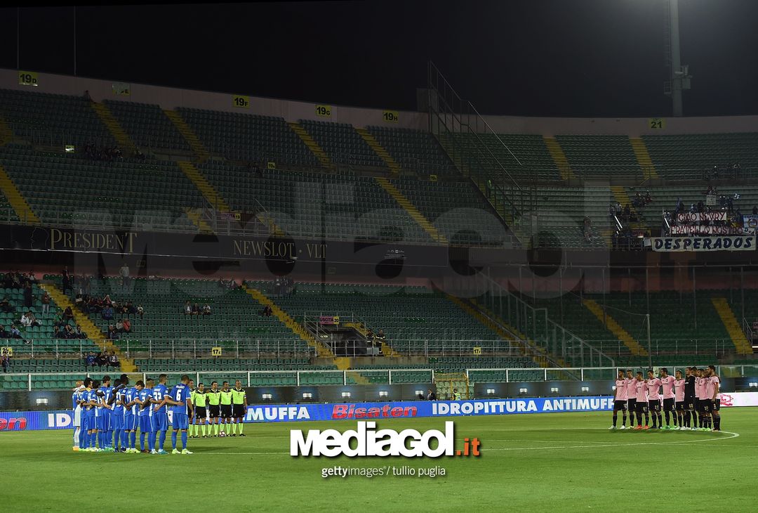  PALERMO, ITALY - MAY 28:  players of Empoli and Palermo observe a minute of silence in memory of those killed in the Manchester terrorist attack during the Serie A match between US Citta di Palermo and Empoli FC at Stadio Renzo Barbera on May 28, 2017 in Palermo, Italy.  (Photo by Tullio M. Puglia/Getty Images) 