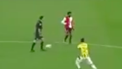 VIDEO / Che beffa per il Feyenoord, l’arbitro avvia l’azione e il Vitesse pareggia