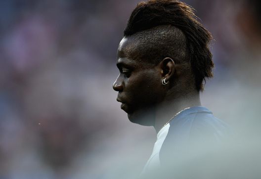 NICE, FRANCE - JUNE 01: Mario Balotelli of Italy looks on prior to the International Friendly match between France and Italy at Allianz Riviera Stadium on June 1, 2018 in Nice, France. (Photo by Claudio Villa/Getty Images) Montella: “Contento di Balotelli e della Roma. Mourinho un vincente”- immagine 2
