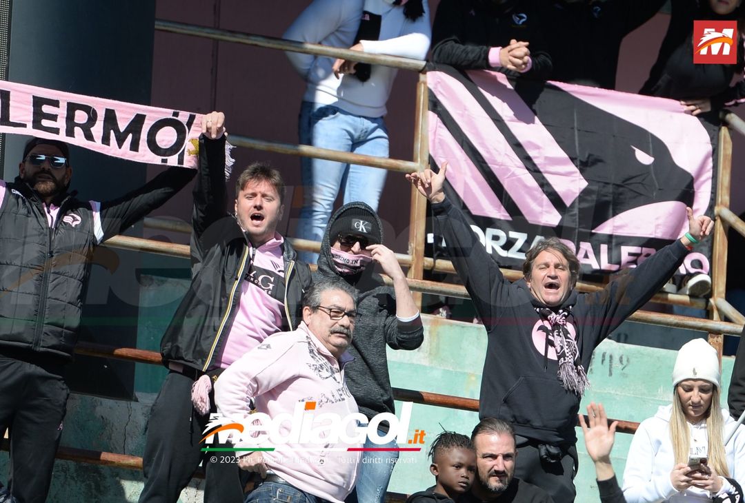 FOTOTIFO Palermo-Frosinone 1-1, i tifosi allo Stadio “Renzo Barbera” (Gallery) - immagine 24