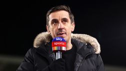 Derby di Londra rinviato, Gary Neville voleva giocare: lite social con Ian Wright