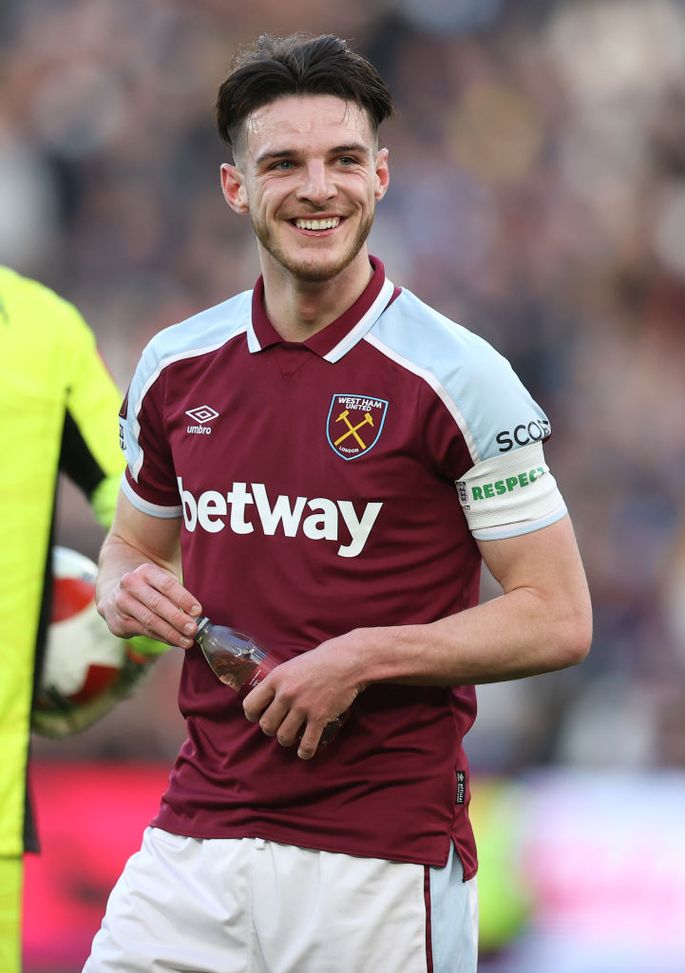 (Photo by Alex Pantling/Getty Images) Manchester derby di mercato per Declan Rice: United avanti, ma da Liverpool tifano City…- immagine 2