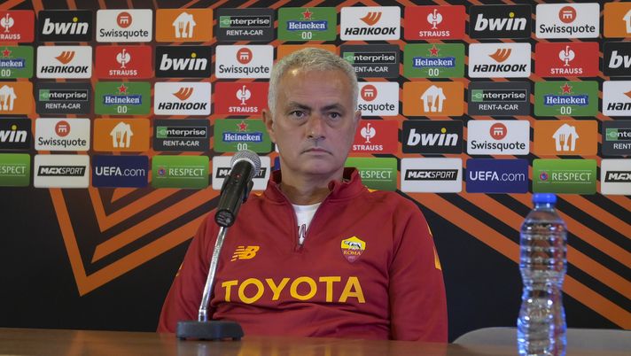 Getty Images  Roma, Mourinho e Antonello Venditi si incontrano… dal dentista: lo scatto - immagine 1