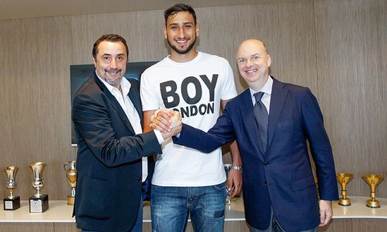 Foto LaPresse - Spada
11 Luglio 2017 - Milano (Italia) - Casa Milan -
Donnarumma a Casa Milan con Fassone e Mirabelli dopo l'ufficializzazione del rinnovo del contratto
Nella foto: Donnarumma Fassone e Mirabelli
Photo LaPresse - Spada
July 11, 2017 Milan (Italy) - Casa Milan -
Sport Soccer
Donnarumma sign contract with A.C. Milan
In the pic: Donnarumma Fassone e Mirabelli Foto LaPresse - Spada
11 Luglio 2017 - Milano (Italia) - Casa Milan -
Donnarumma a Casa Milan con Fassone e Mirabelli dopo l'ufficializzazione del rinnovo del contratto
Nella foto: Donnarumma Fassone e Mirabelli
Photo LaPresse - Spada
July 11, 2017 Milan (Italy) - Casa Milan -
Sport Soccer
Donnarumma sign contract with A.C. Milan
In the pic: Donnarumma Fassone e Mirabelli
