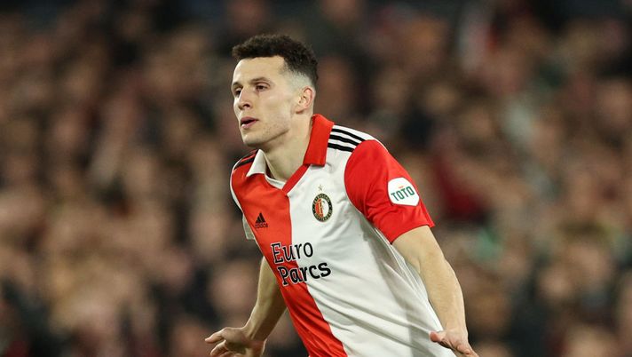 ROTTERDAM, NETHERLANDS - MARCH 16: Oussama Idrissi of Feyenoord celebrates after scoring the team's fourth goal during the UEFA Europa League round of 16 leg two match between Feyenoord and Shakhtar Donetsk at Feyenoord Stadium on March 16, 2023 in Rotterdam, Netherlands. (Photo by Dean Mouhtaropoulos/Getty Images) Idrissi: “Domani sarà una battaglia. Sfrutteremo gli spazi che lascerà la Roma” - immagine 1
