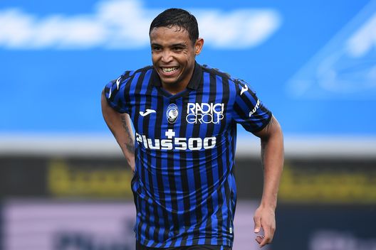 BERGAMO, ITALY - APRIL 03: Luis Muriel of Atalanta B.C. celebrates after scoring their side's second goal during the Serie A match between Atalanta BC and Udinese Calcio at Gewiss Stadium on April 03, 2021 in Bergamo, Italy. Sporting stadiums around Italy remain under strict restrictions due to the Coronavirus Pandemic as Government social distancing laws prohibit fans inside venues resulting in games being played behind closed doors. (Photo by Claudio Villa/Getty Images) BERGAMO, ITALY - APRIL 03: Luis Muriel of Atalanta B.C. celebrates after scoring their side's second goal during the Serie A match between Atalanta BC and Udinese Calcio at Gewiss Stadium on April 03, 2021 in Bergamo, Italy. Sporting stadiums around Italy remain under strict restrictions due to the Coronavirus Pandemic as Government social distancing laws prohibit fans inside venues resulting in games being played behind closed doors. (Photo by Claudio Villa/Getty Images)