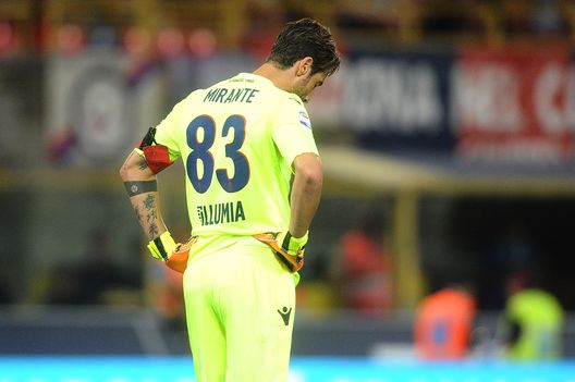  BOLOGNA, ITALY - AUGUST 20: Antonio Mirante goalkeeper of Bologna FC looks dejected during the Serie A match between Bologna FC and Torino FC at Stadio Renato Dall'Ara on August 20, 2017 in Bologna, Italy. (Photo by Mario Carlini / Iguana Press/Getty Images) 