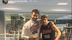 Jorginho scherza con Mertens: “C’è chi lavora e chi…” |FOTO