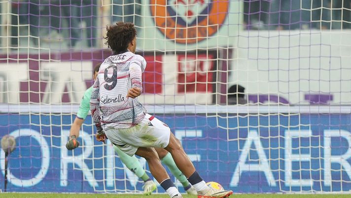 FLORENCE, ITALY - NOVEMBER 12: Joshua Zirkzee of Bologna FC scores a goal during the Serie A TIM match between ACF Fiorentina and Bologna FC at Stadio Artemio Franchi on November 12, 2023 in Florence, Italy. (Photo by Gabriele Maltinti/Getty Images) Voglia di rivincita in questo San Valentino che sa di Europa: già in 22mila al Dall’Ara - immagine 1