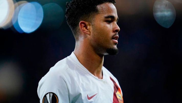 AS Roma's Dutch forward Justin Kluivert looks on during the UEFA Europa League round of 32 second leg football match between KAA Gent and AS Roma, on February 27, 2020 at the KAA Gent Stadium, in Gand, Belgium. (Photo by kenzo tribouillard / AFP) (Photo by KENZO TRIBOUILLARD/AFP via Getty Images) Di Marzio: “Roma, i due acquisti in arrivo e le scelte di Mourinho per Kluivert e Florenzi” - immagine 1
