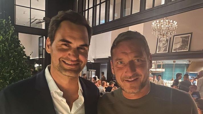 Totti-Federer, incontro tra campioni a Dubai. Francesco lo elogia: “Numero 1” - immagine 1