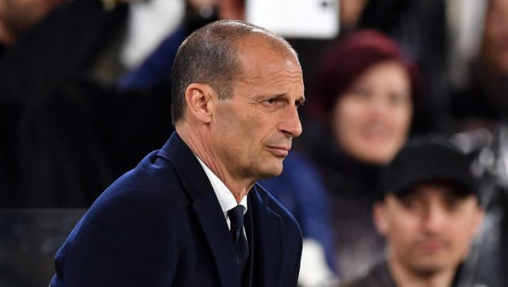 TURIN, ITALY - APRIL 01: Massimiliano Allegri, Manager of Juventus, looks on prior to the Serie A match between Juventus and Hellas Verona at Allianz Stadium on April 01, 2023 in Turin, Italy. (Photo by Valerio Pennicino/Getty Images) Allegri: “Vlahovic viene visto così dall’esterno! Kean, Milik, Gatti, Di Maria, Locatelli, Szczesny…” - immagine 1