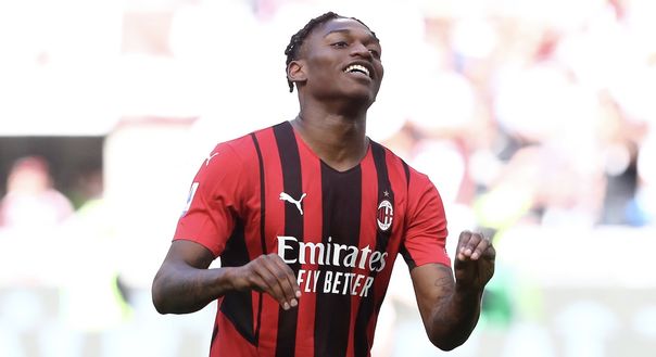 Rafael Leao (attaccante AC Milan) esulta per il suo gol in Milan-Fiorentina 1-0 (Serie A 2021-2022) | News (Getty Images) Rafael Leao AC Milan Milan-Fiorentina 1-0 Serie A 2021-2022