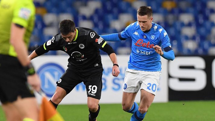 Zielinski, i quotidiani lo bocciano: soffre la marcatura di Grassi. A tratti è irriconoscibile 