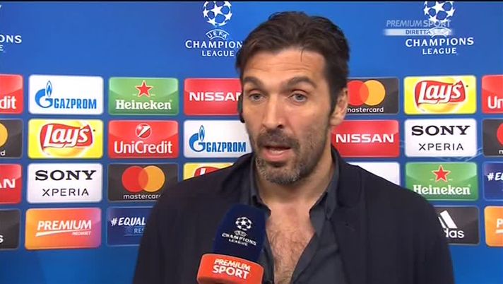 Buffon: &#8220;L&#8217;arbitro ha un bidone dell&#8217;immondizia al posto del cuore. Non ha personalità&#8221; 
