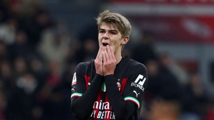 MILAN, ITALY - JANUARY 11: Charles De Ketelaere of AC Milan reacts during the Coppa Italia match between AC Milan and Torino FC at Stadio Giuseppe Meazza on January 11, 2023 in Milan, Italy. (Photo by Marco Luzzani/Getty Images) Tonali: “De Ketelaere, stessa cosa che è successa a me: per vedere il vero Charles…” - immagine 1