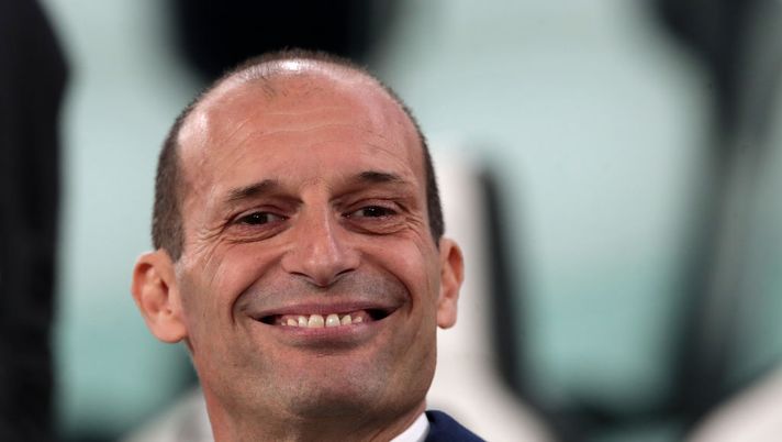 TURIN, ITALY - NOVEMBER 06: Massimiliano Allegri, Head Coach of Juventus looks on prior to the Serie A match between Juventus and FC Internazionale at on November 06, 2022 in Turin, Italy. (Photo by Emilio Andreoli/Getty Images) Allegri: “Come sta Vlahovic e cosa filtra per la prossima! McKennie, Paredes, Kean…” - immagine 1
