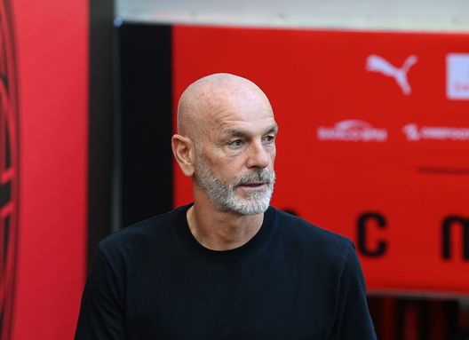 MILAN, ITALY - OCTOBER 22: Head coach of AC Milan Stefano Pioli arrives before the Serie A match between AC Milan and AC Monza at Stadio Giuseppe Meazza on October 22, 2022 in Milan, Italy. (Photo by Claudio Villa/AC Milan via Getty Images)