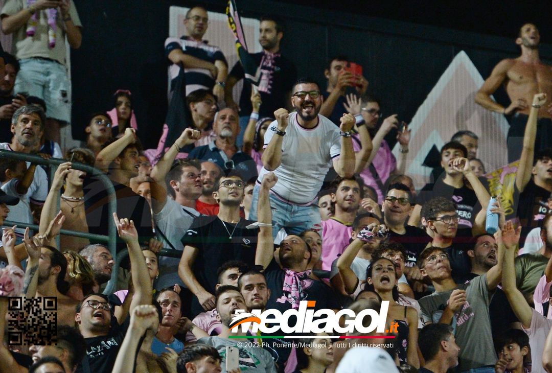 FOTOTIFO, Palermo-Genoa 1-0: i tifosi allo stadio “Renzo Barbera” (Gallery) - immagine 41