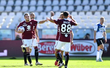TURIN, ITALY - SEPTEMBER 26:  Andrea Belotti (L) of Torino FC celebrates his second goal during the Serie A match between Torino FC and Atalanta BC at Stadio Olimpico di Torino on September 26, 2020 in Turin, Italy.  (Photo by Valerio Pennicino/Getty Images)